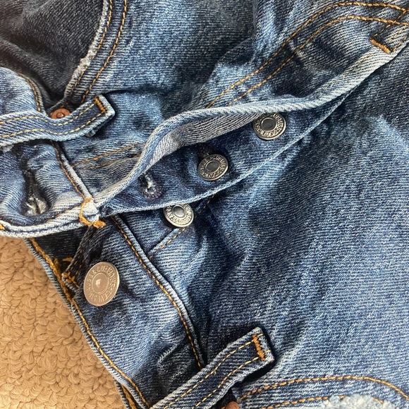 Levi’s 501 jean shorts - Picture 2 of 5